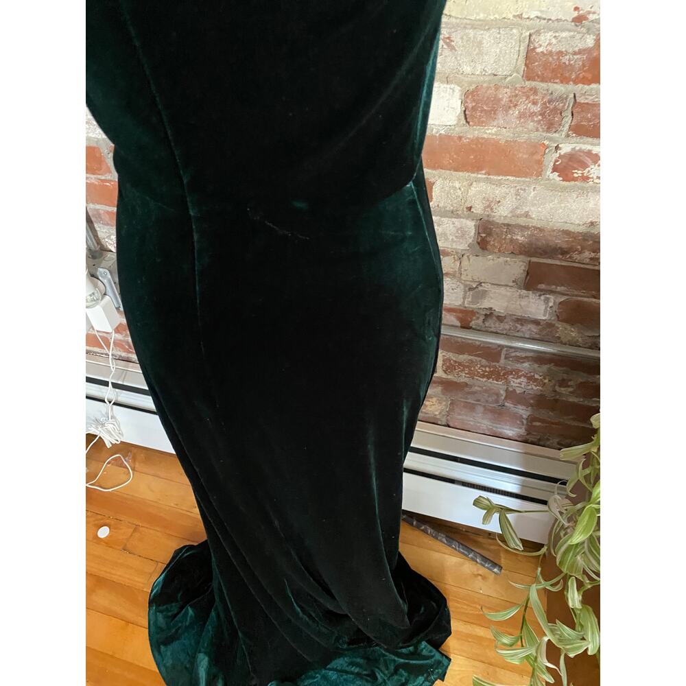 Jenny Yoo Cybill One Shoulder Dress with Slit in Emerald Green Size 8 - Picture 8 of 11